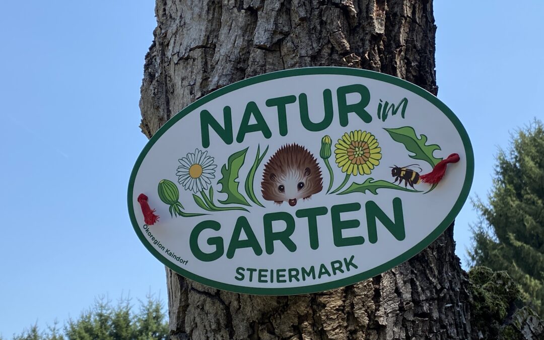 Zaubergarten Bad Loipersdorf Kräuterfrau Iris E. Nerb mit Plakette Natur im Garten Auszeichnung